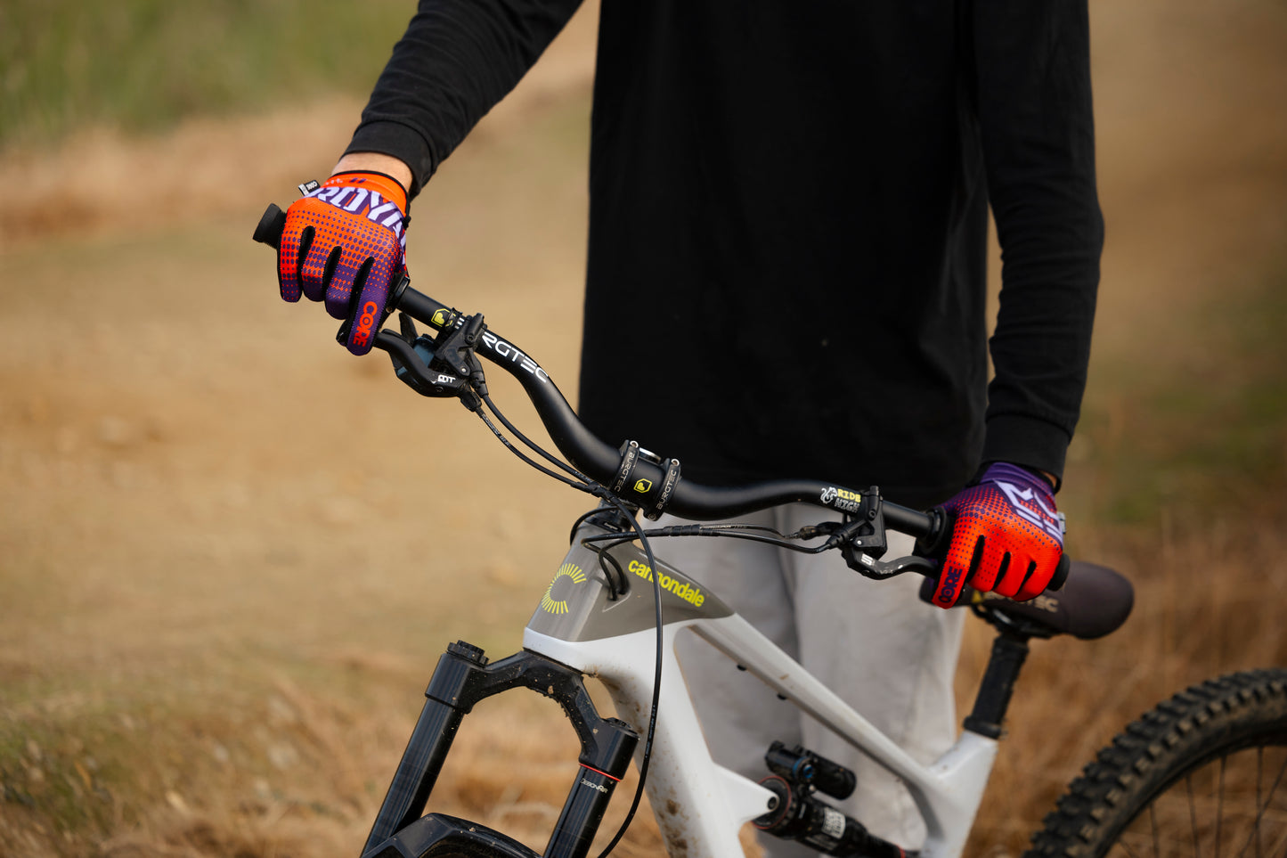 Royal Core MTB Glove - Dot Fade - Red-Purple