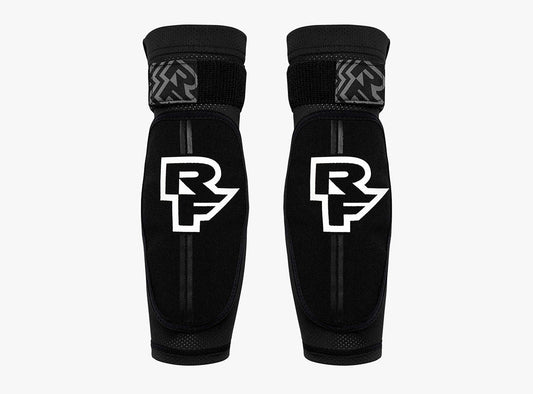 Race Face Indy Elbow - Stealth - 2022 Stealth X-Small