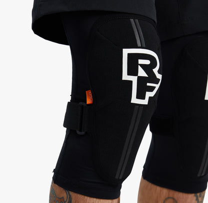 Race Face Indy Knee - Stealth - 2022