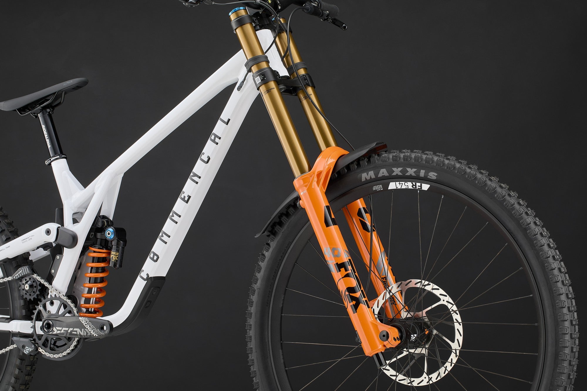 Commencal Supreme DH V5 MX - Signature - Pure White – Planet Cyclery