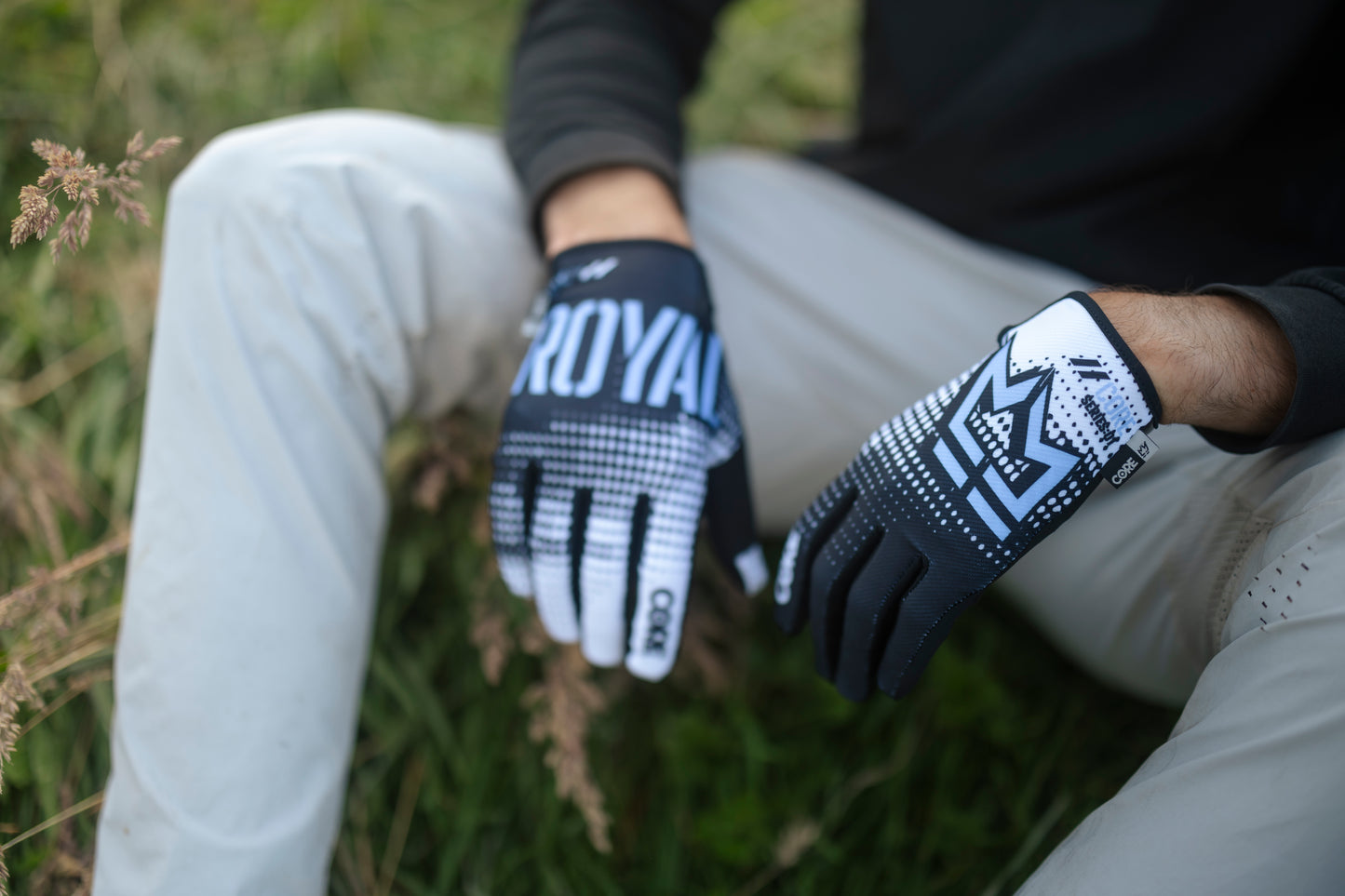 Royal Core MTB Glove - Dot Fade - Black-White