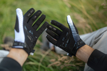 Royal Core MTB Glove - Dot Fade - Black-White