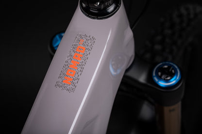 Santa Cruz Nomad Carbon MX - S Kit - Gloss Gypsum