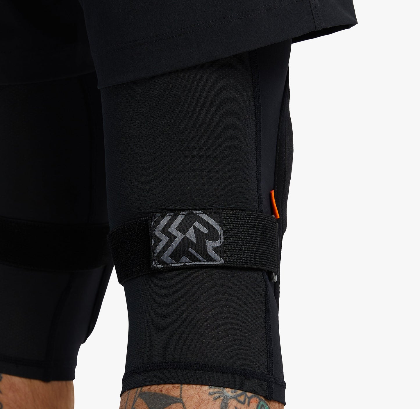 Race Face Indy Knee - Stealth - 2022